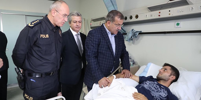 Emniyet Genel Müdürü yaralı polisleri ziyaret etti