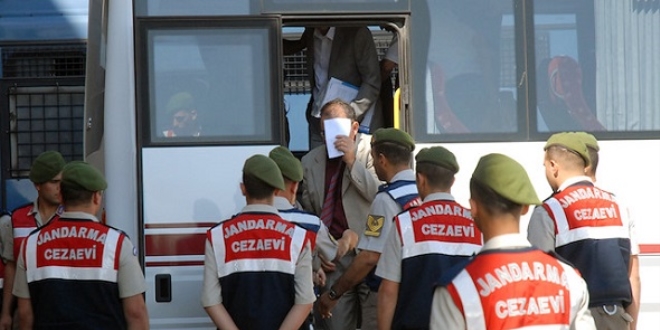 FETÖ'cü tespitinde görevliydi FETÖ'den gözaltına alındı