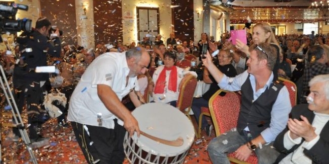 Kocaolu'nun aday olmamas davul zurnayla kutland