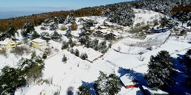 Uludağ'da erken gelen kar yüzleri güldürdü