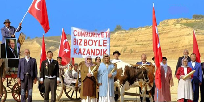 AK Parti'nin 'Cumhuriyet' filmine byk ilgi