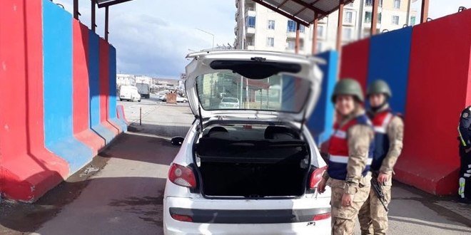 Bitlis'te 37 ekip ve 110 polisle huzur uygulaması
