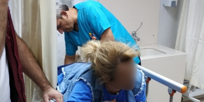Kavga sırasında olay yerinden geçen kadın silahla yaralandı