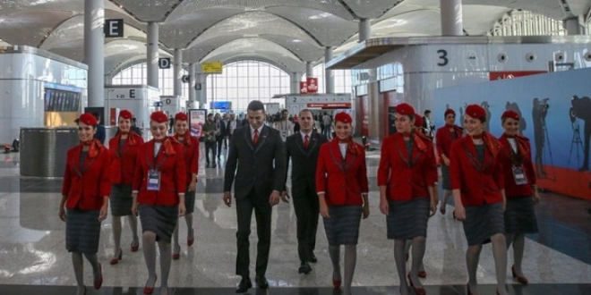 Yeni havalimanına yeni üniforma