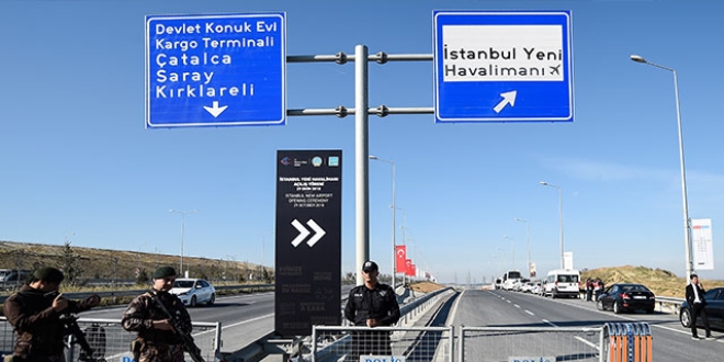 İstanbul Havalimanı'nın tabelası da takıldı