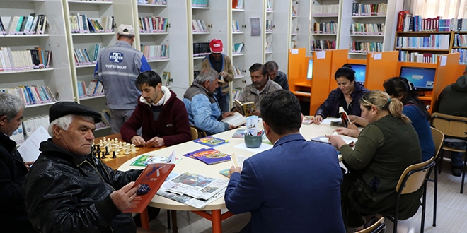 Kitap okuyana çay ve kahve ücretsiz