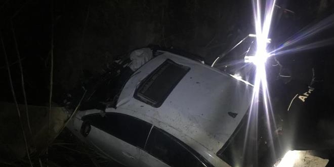 Konya'da otomobil dere yatana devrildi: 2 l, 1 yaral