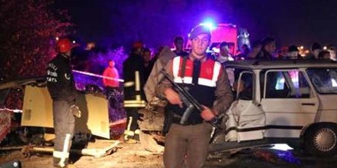 Denizli'de iki otomobil çarpıştı: 6 yaralı