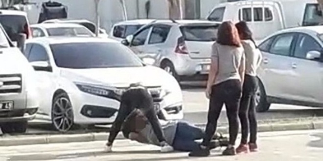 Antalya'da kızların kavgası dehşete düşürdü