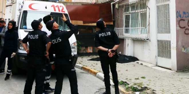 �niversite ��rencisi 5. kattan d��erek ya�am�n� yitirdi