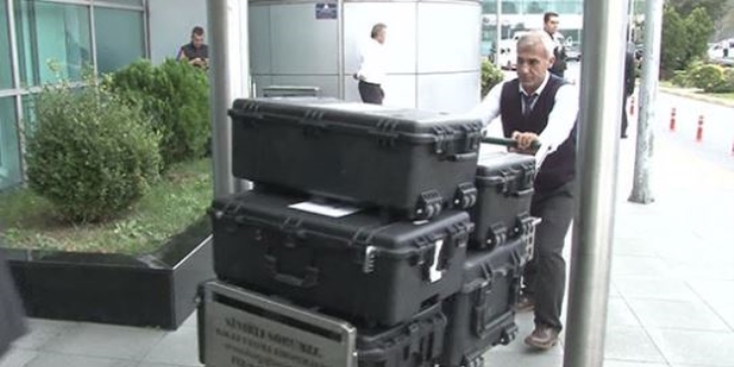 Suudi Başsavcı, Kolilerle kuruyemiş ve lokum götürdü