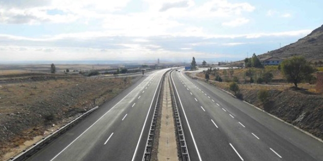 Bölünmüş yollarla 17,6 milyar lira tasarruf