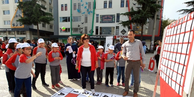 Öğretmenler dersi 'oyunla' öğretecek