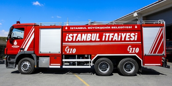Tuzla'da tersanede gemi yangını