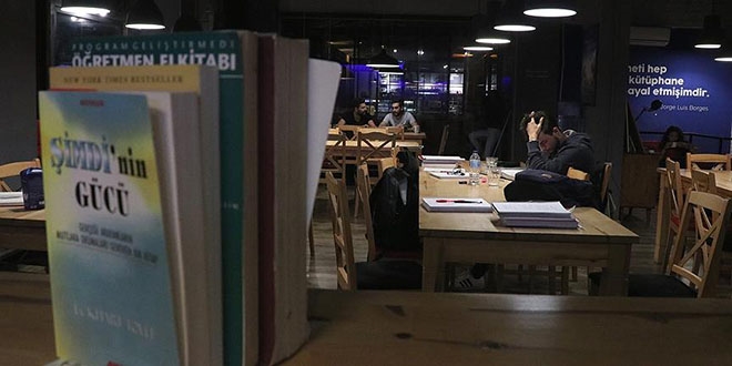 'N�bet�i k�t�phane' okurlar�n katk�s�yla b�y�yor