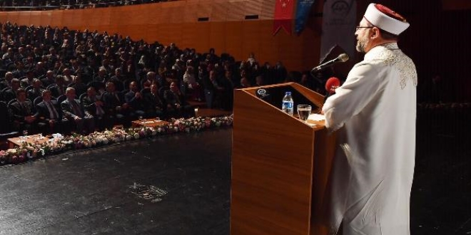 Diyanet İşleri Başkanı Erbaş: Gençlerimize rol model olmalıyız