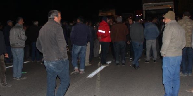 Eylem yapan nakliyeciler Ankara yolunu trafie kapatt