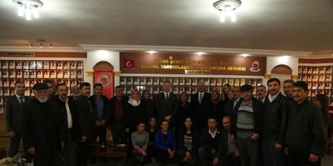 Tayini çıkan validen şehit ailelerine anlamlı bağış
