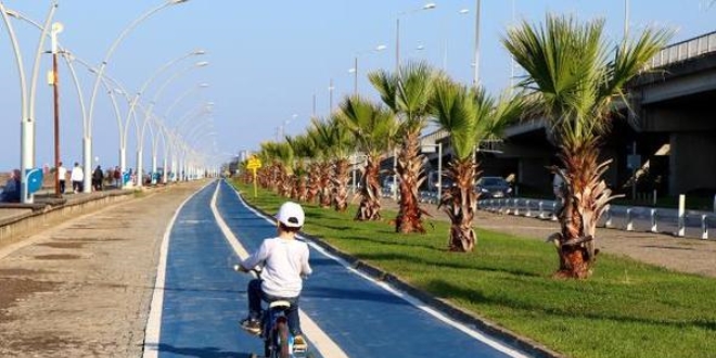 Trabzon'da 8 kilometrelik bisiklet yolu ald