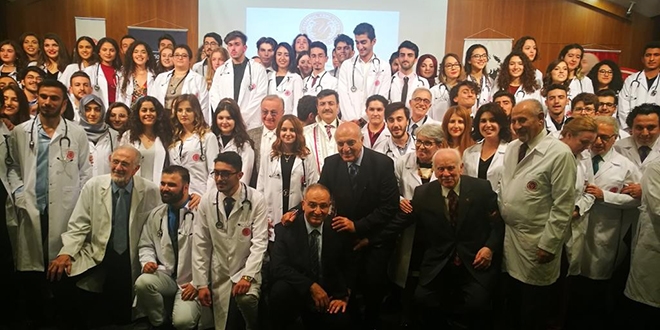 Beyaz önlük giyerek mesleğe ilk adımı attılar