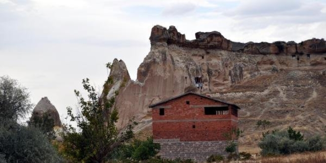 Kapadokya'da kaak yaplarn ykmna baland