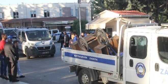 Tezgahlarına el konulan seyyar satıcılar: Ne yapalım, hırsızlık mı yapalım!