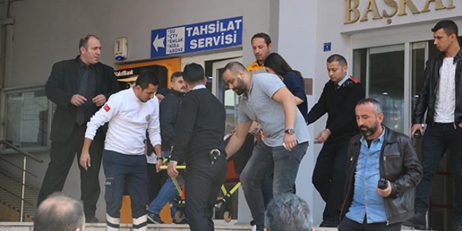 Belediye binasında bir kadın 4. kattan atlamak istedi