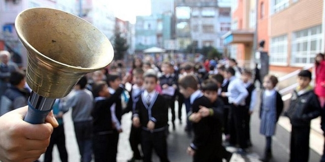 Öğrencilere 'dini ant' okutulmasına soruşturma