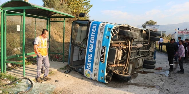 Sakarya'da kaza: 2'si belediye personeli, 4 yaralı