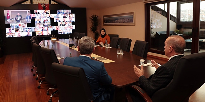 Erdoğan, ilçe başkanları ile telekonferansla görüştü