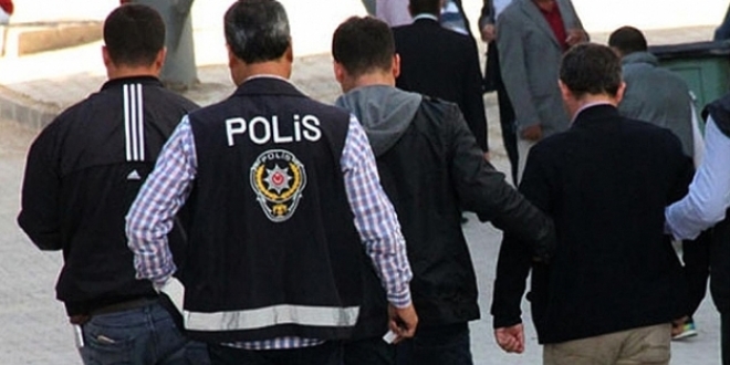 FET�'n�n h�cre evine operasyon: 3 ki�i yakaland�