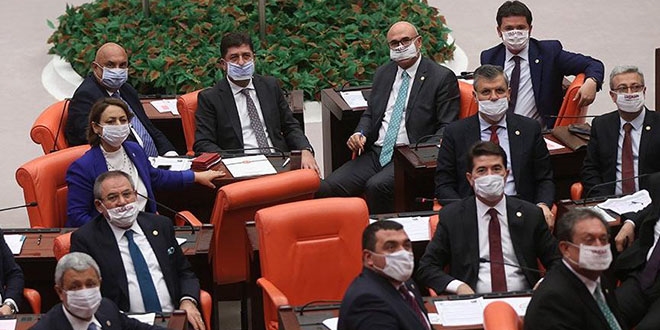 Vekiller l�semili �ocuklar i�in maske takt�