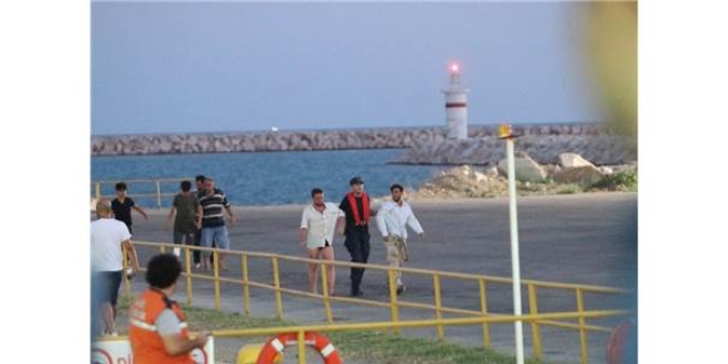 Mersin'de m�lteci teknesi batt�: 11 Suriyeli kurtar�ld�