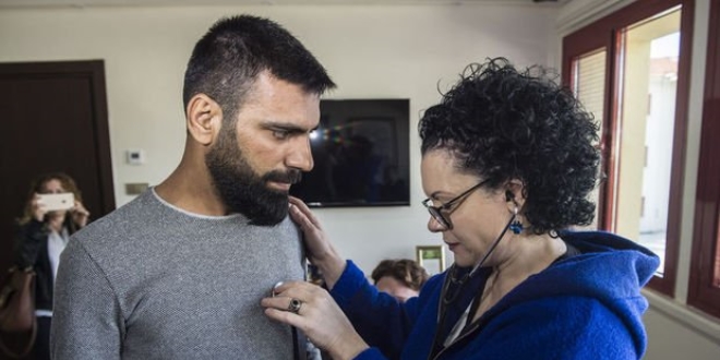 O�lunun kalbini g�zya�lar�yla dinledi