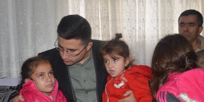 Dost kur�unuyla �ehit olan Korucu'nun e�i, Kaymakamdan �ehidin silah ve �antas�n� istedi