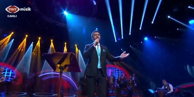 TRT Müzik'teki sanatçı şarkının sözlerini değiştirdi