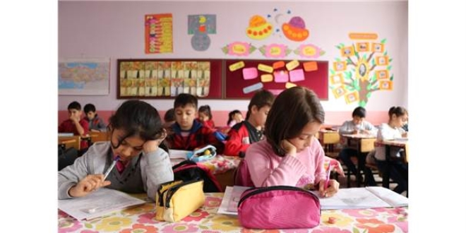 Bu okulda sınavlar öğretmensiz yapılıyor