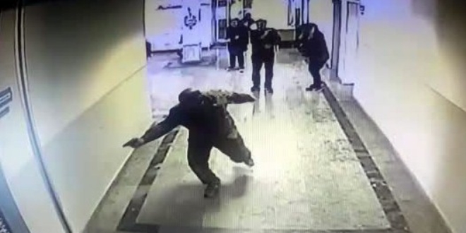 Üsküdar'da öğretmene silahlı saldırı anı kamerada