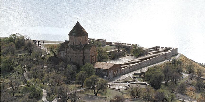 Akdamar Adası tatlı suya kavuştu