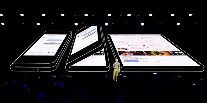 Samsung katlanabilen yeni telefonunu tanıttı