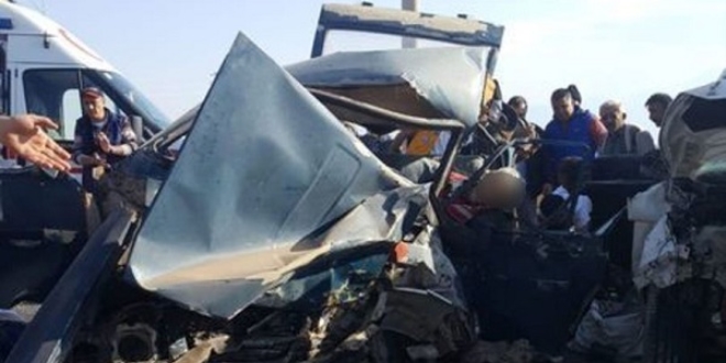 Afyonkarahisar'da trafik kazası: 2 ölü, 3 yaralı