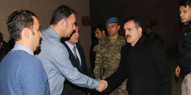 Hakkari Valisi dris Akbyk, yaral askerleri ziyaret etti