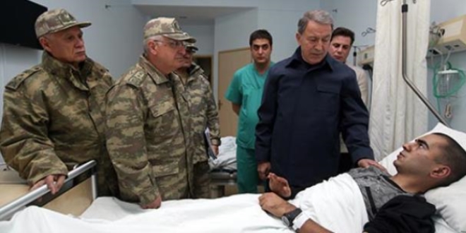 Akar: Şu anda patlamalar küçük de olsa, devam ediyor