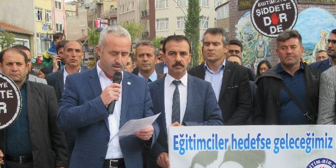 Okul müdür vekiline velilerden darp