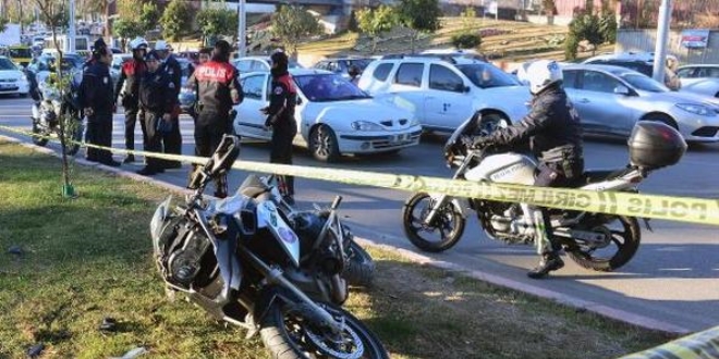 Adana'da motosikletli polis ekibi kaza yapt�: 2 yaral�
