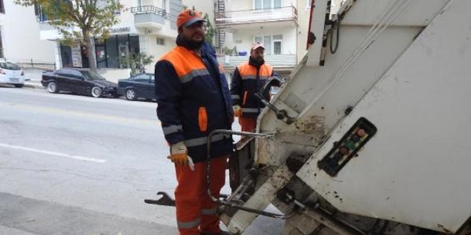 Iraklı inşaat çalışanları da saygı duruşuna geçti