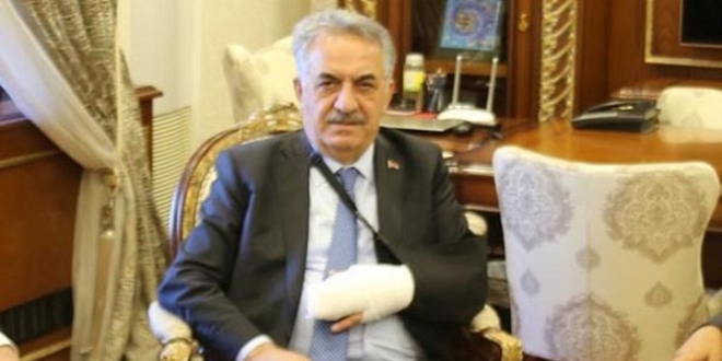 Hayati Yazıcı kaza geçirdi, sol eli alçıya alındı