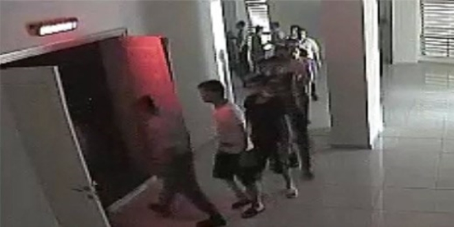 Darbecilerin 225 askeri rehin ald�klar� anlar�n g�r�nt�leri