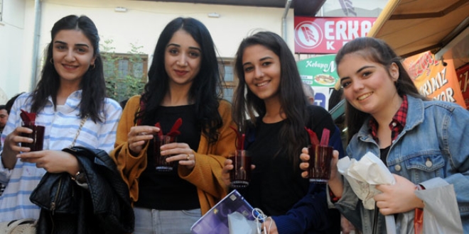 'Şalgamcı Abla' 35 yıldır şalgam suyu satıyor