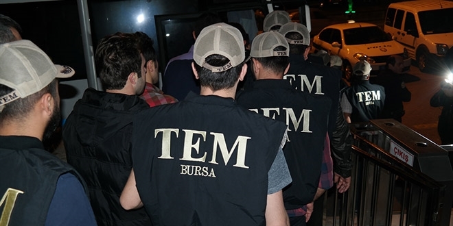 Bursa'da yolsuzluk yapan 3' memur 4 kii tutukland